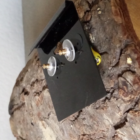 Vintage BETSEY JOHNSON A Day At the Zoo Collection Giraffe Head Post Earrings. - Picture 5 of 6